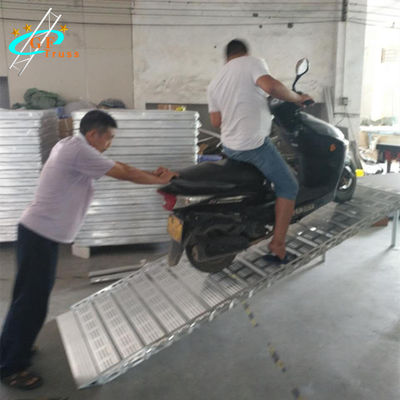 1m चौड़ाई कार ट्रक पोर्टेबल लोडिंग रैंप 400kgs लोड क्षमता
